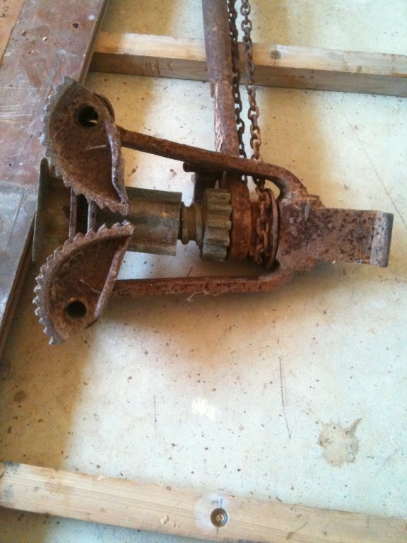 Gripping teth on bottom of floor board tensioner Gripping teeth on bottom of floor board tensioner.